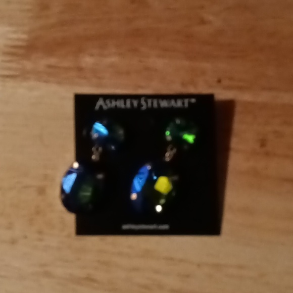 Jewelry - Picture 2 of 3